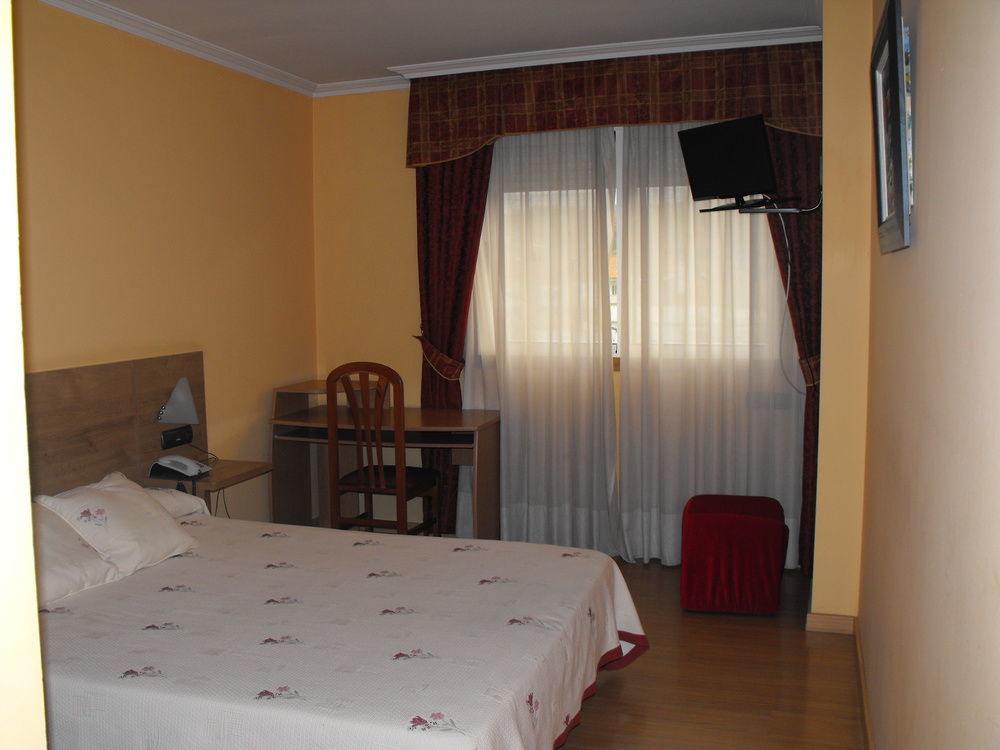 Hotel Restaurante Pontinas Lalin Ngoại thất bức ảnh